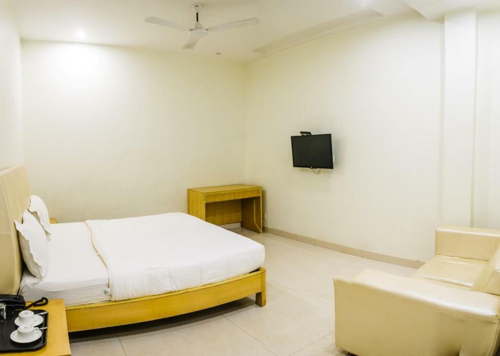Hotel Yash Inn Mirzāpur Exterior foto