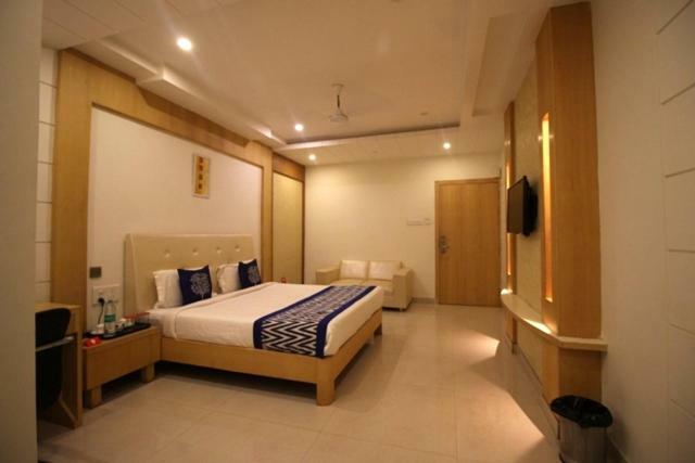 Hotel Yash Inn Mirzāpur Exterior foto