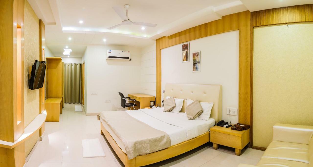Hotel Yash Inn Mirzāpur Exterior foto
