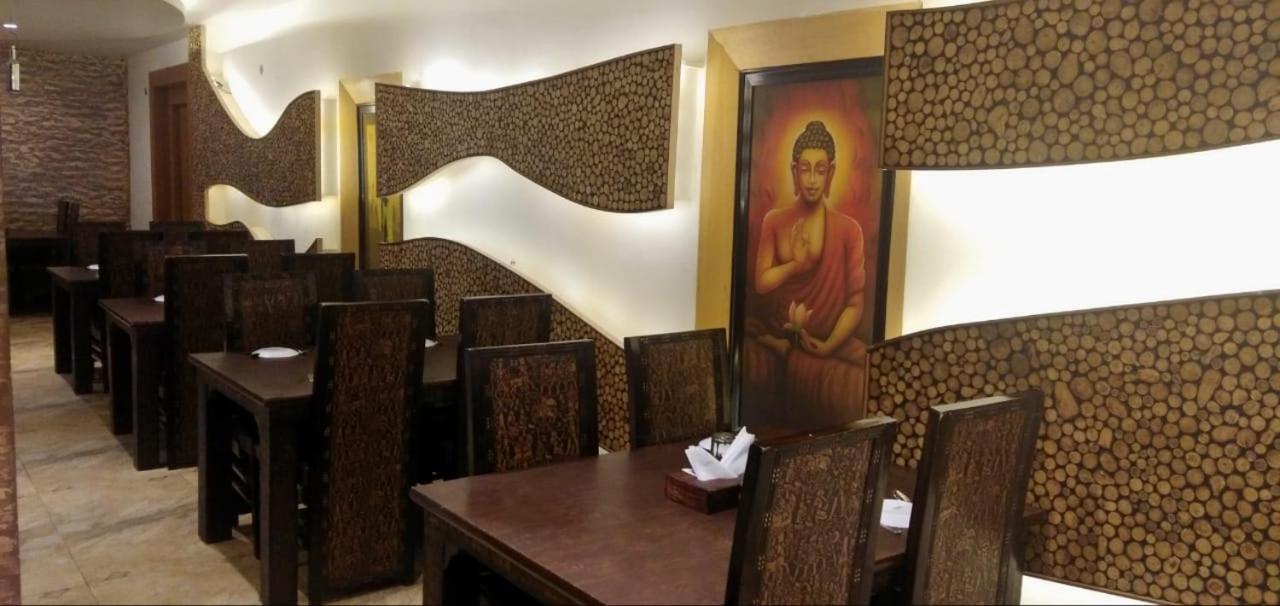 Hotel Yash Inn Mirzāpur Exterior foto
